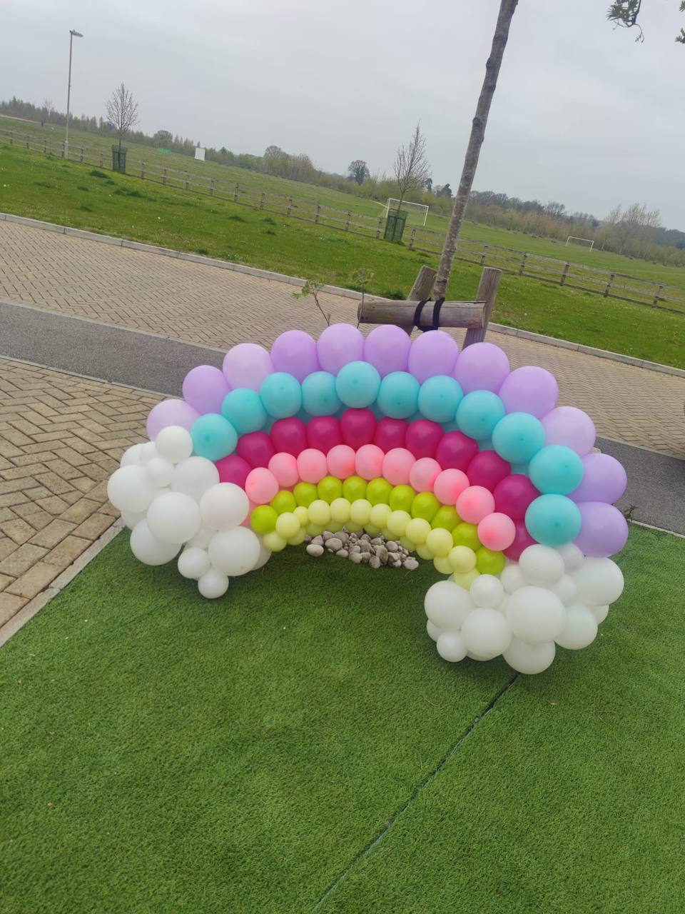 Balloon installation by Balloons by Bee, Andover — photo 80