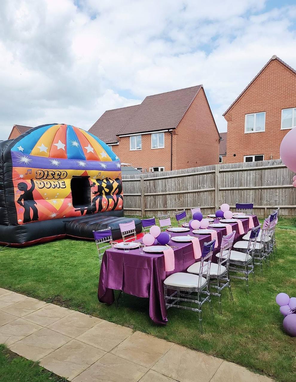 Balloon installation by Balloons by Bee, Andover — photo 79