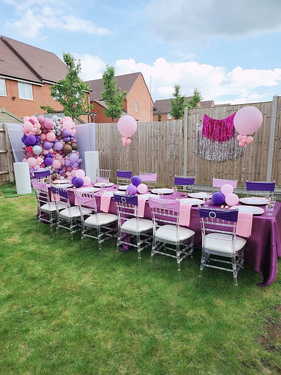 Balloon installation by Balloons by Bee, Andover — photo 75