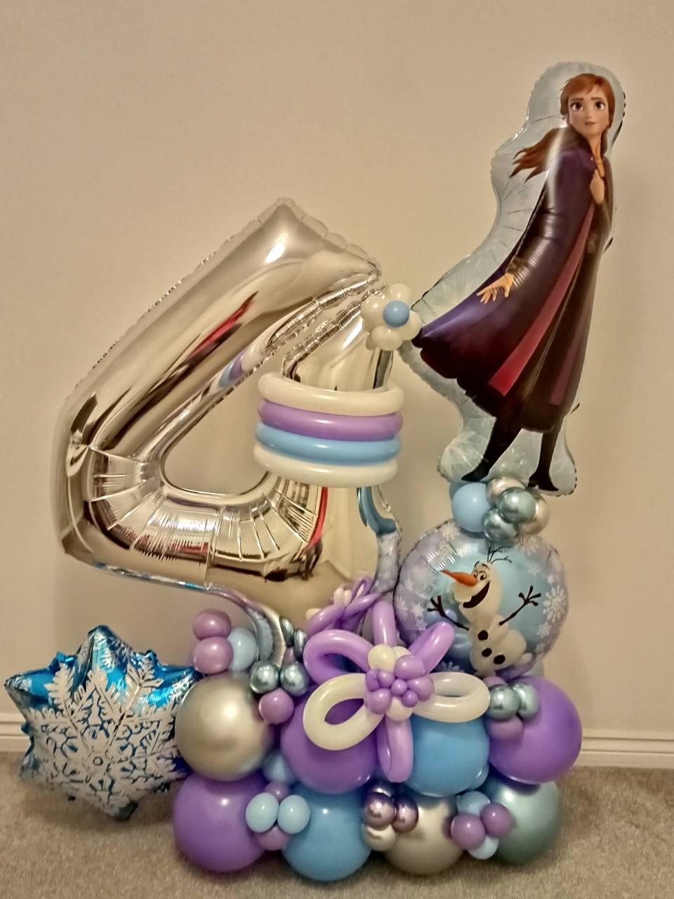 Balloon installation by Balloons by Bee, Andover — photo 67