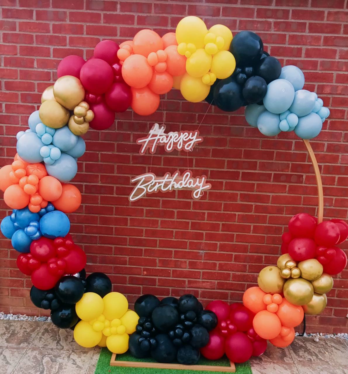 Balloon installation by Balloons by Bee, Andover — photo 78