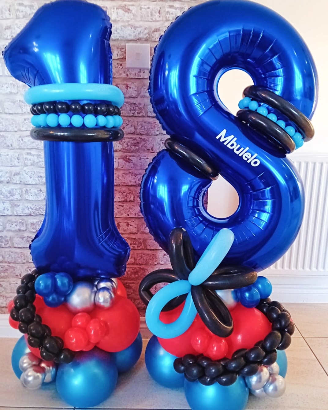 Balloon installation by Balloons by Bee, Andover — photo 63