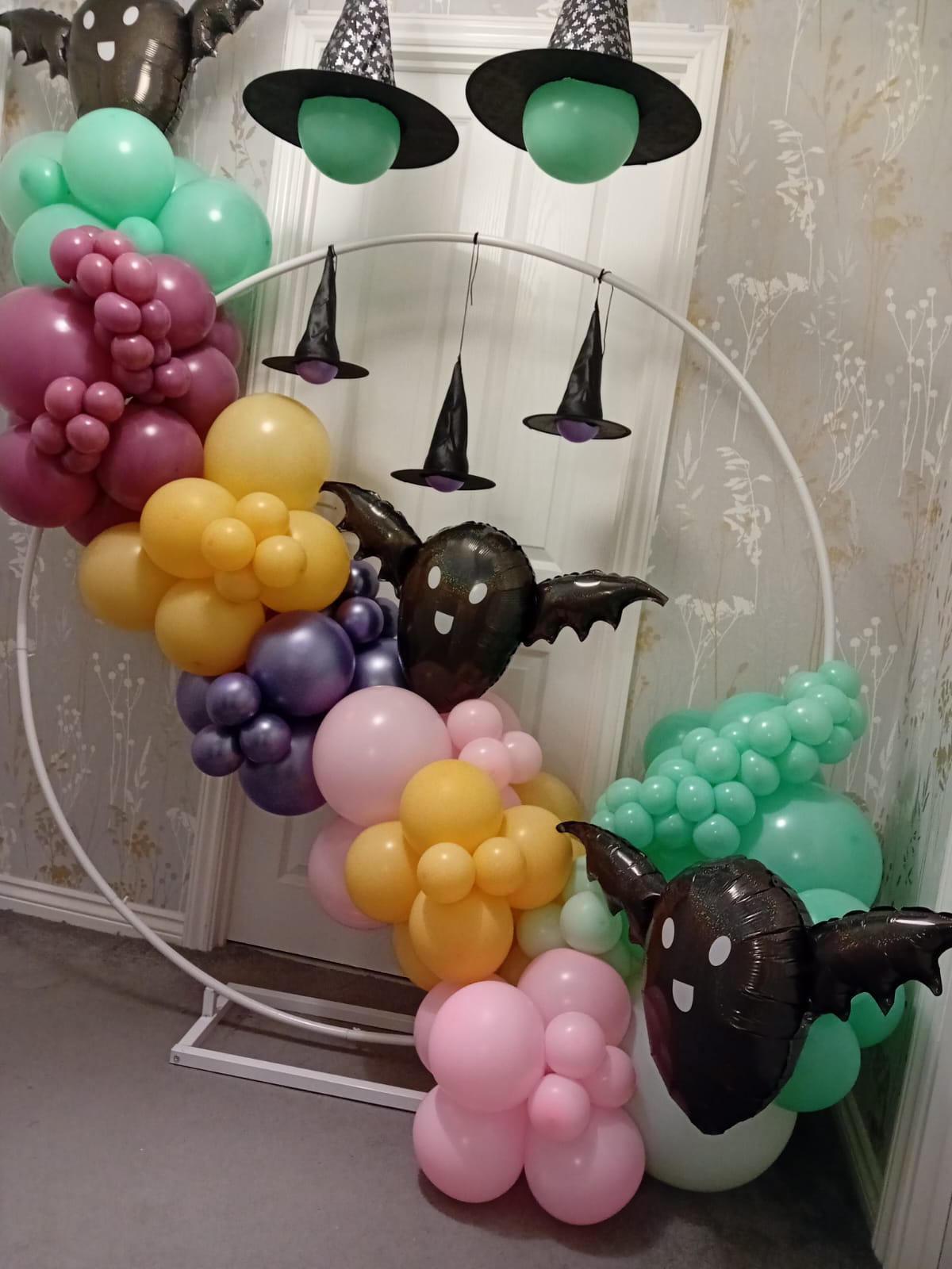 Balloon installation by Balloons by Bee, Andover — photo 43