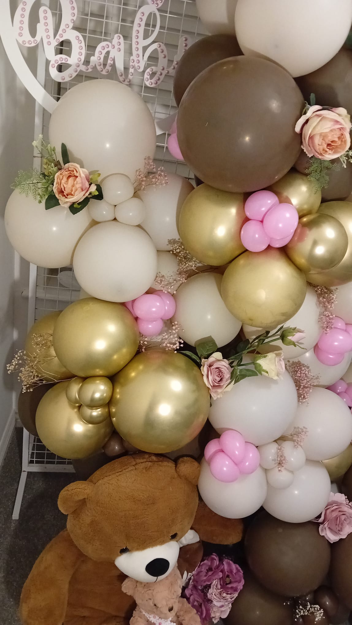 Balloon installation by Balloons by Bee, Andover — photo 41