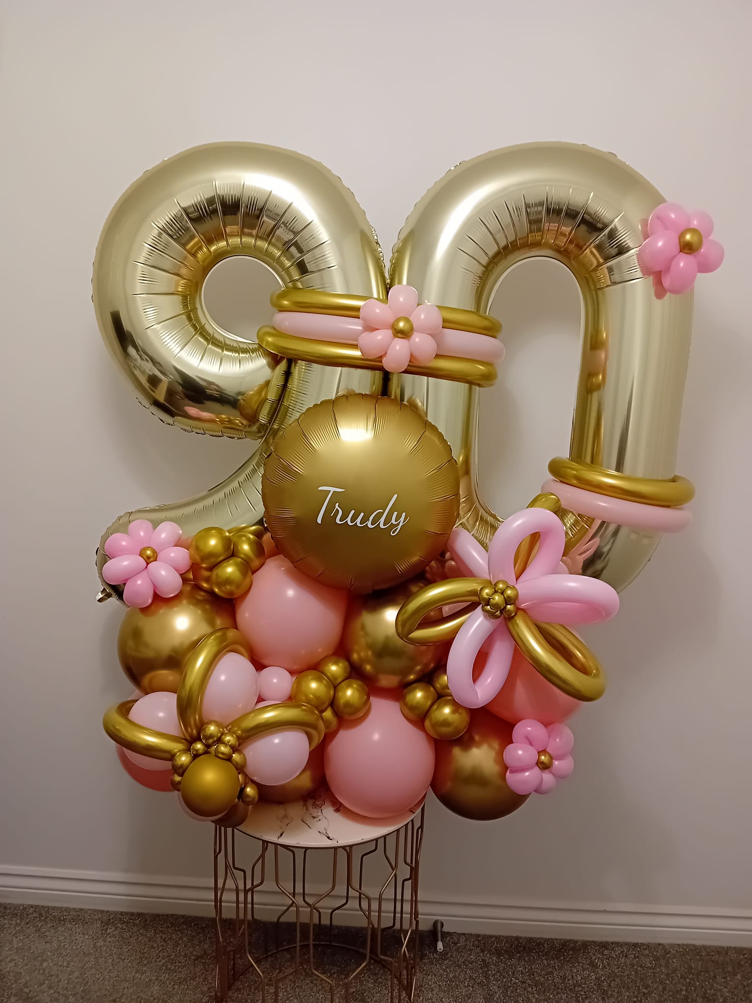 Balloon installation by Balloons by Bee, Andover — photo 38