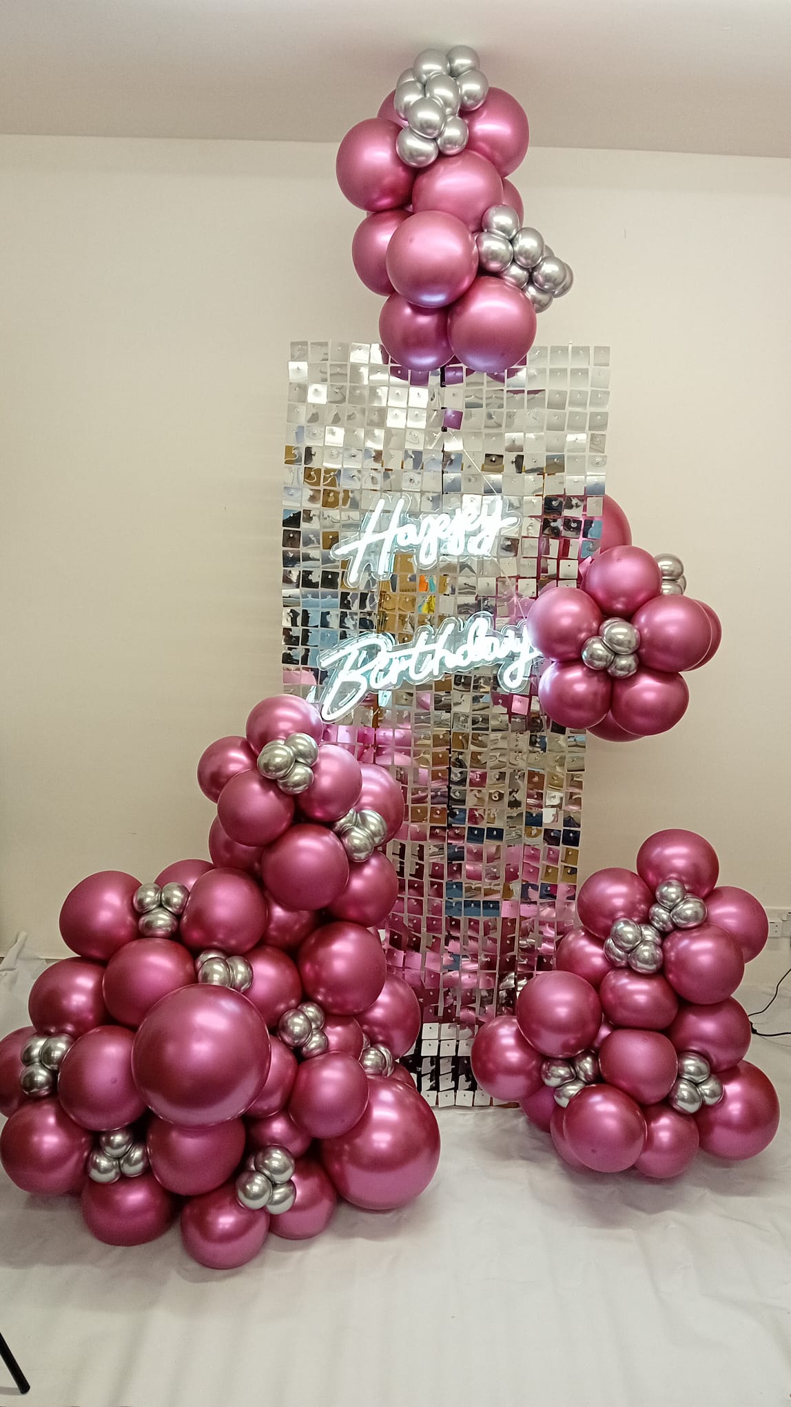 Balloon installation by Balloons by Bee, Andover — photo 36