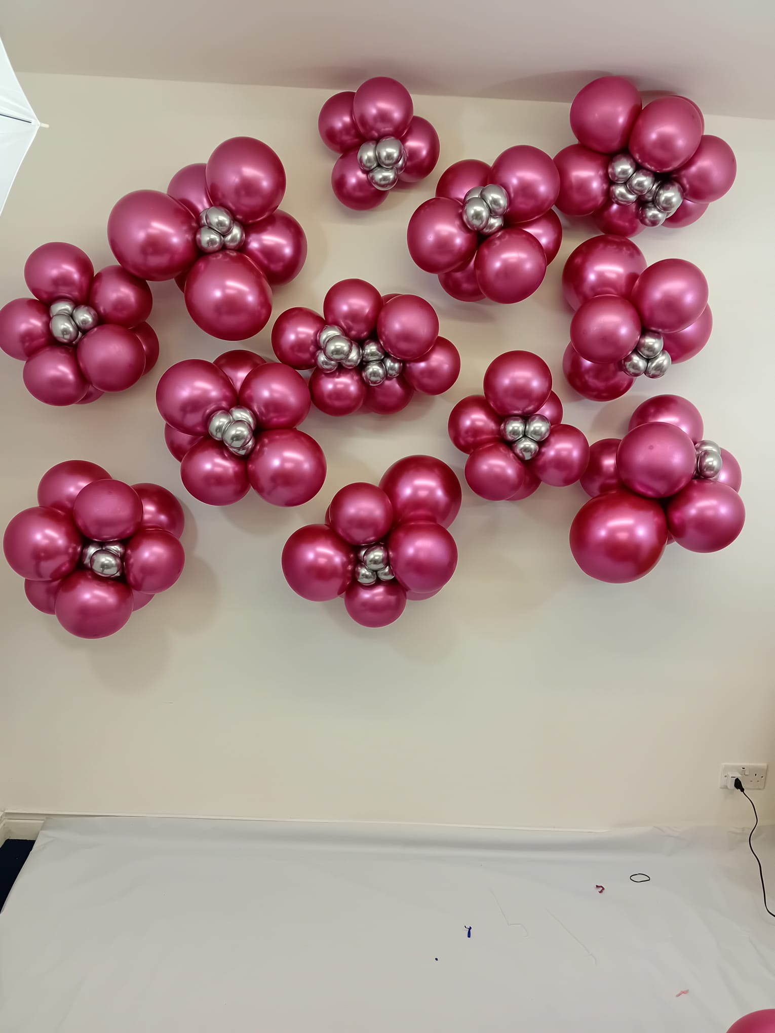 Balloon installation by Balloons by Bee, Andover — photo 35