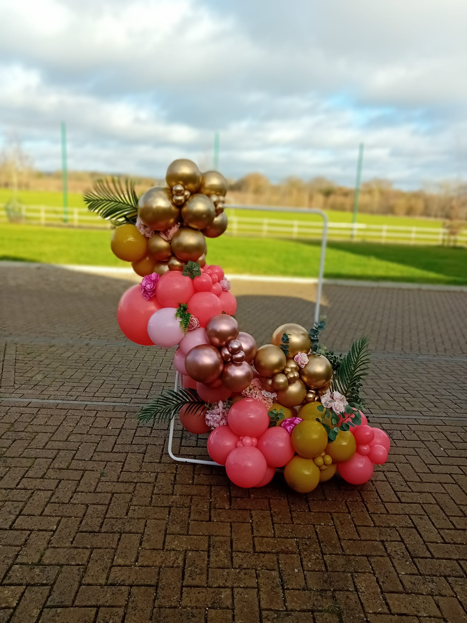 Balloon installation by Balloons by Bee, Andover — photo 33