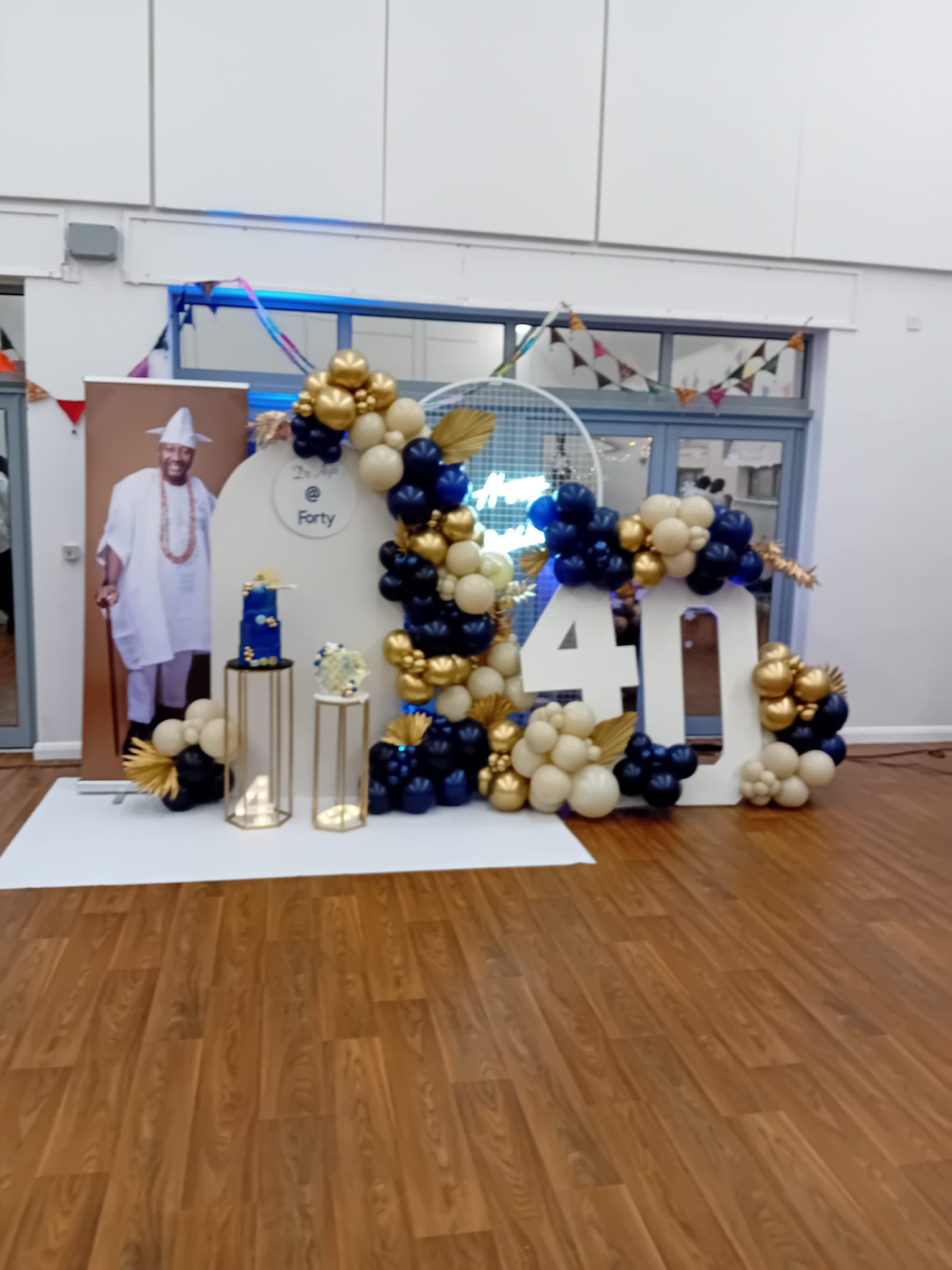 Balloon installation by Balloons by Bee, Andover — photo 32