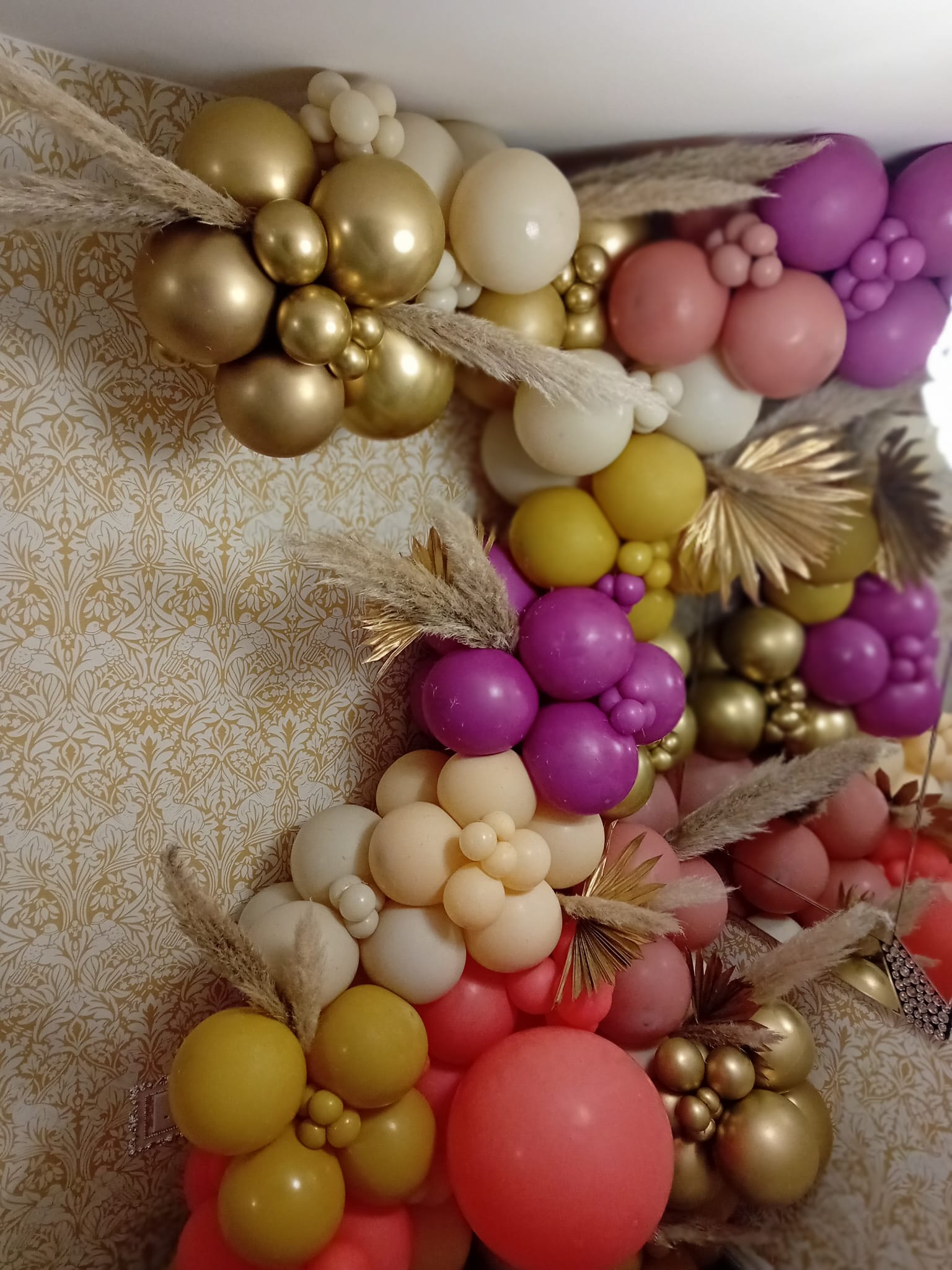 Balloon installation by Balloons by Bee, Andover — photo 22