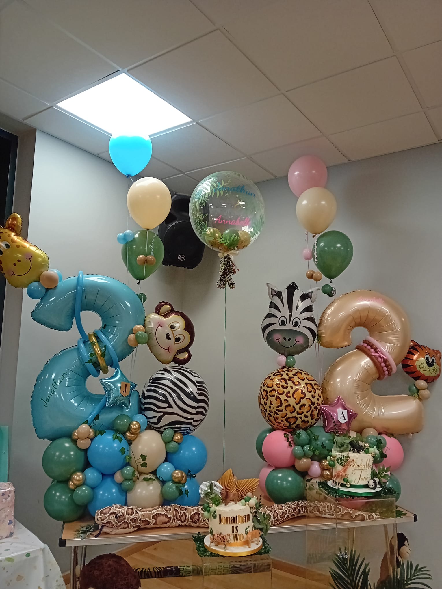 Balloon installation by Balloons by Bee, Andover — photo 20