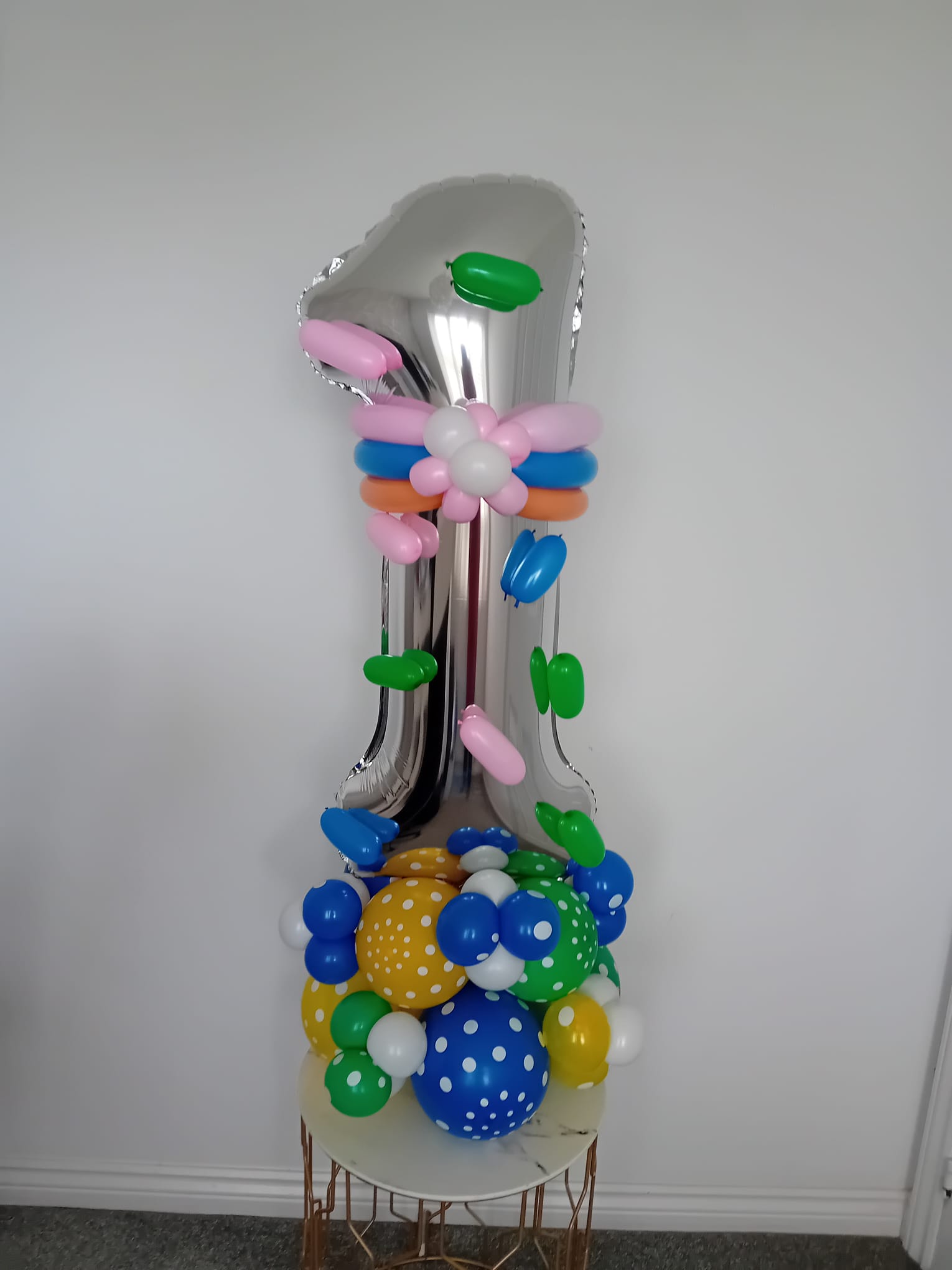 Balloon installation by Balloons by Bee, Andover — photo 19