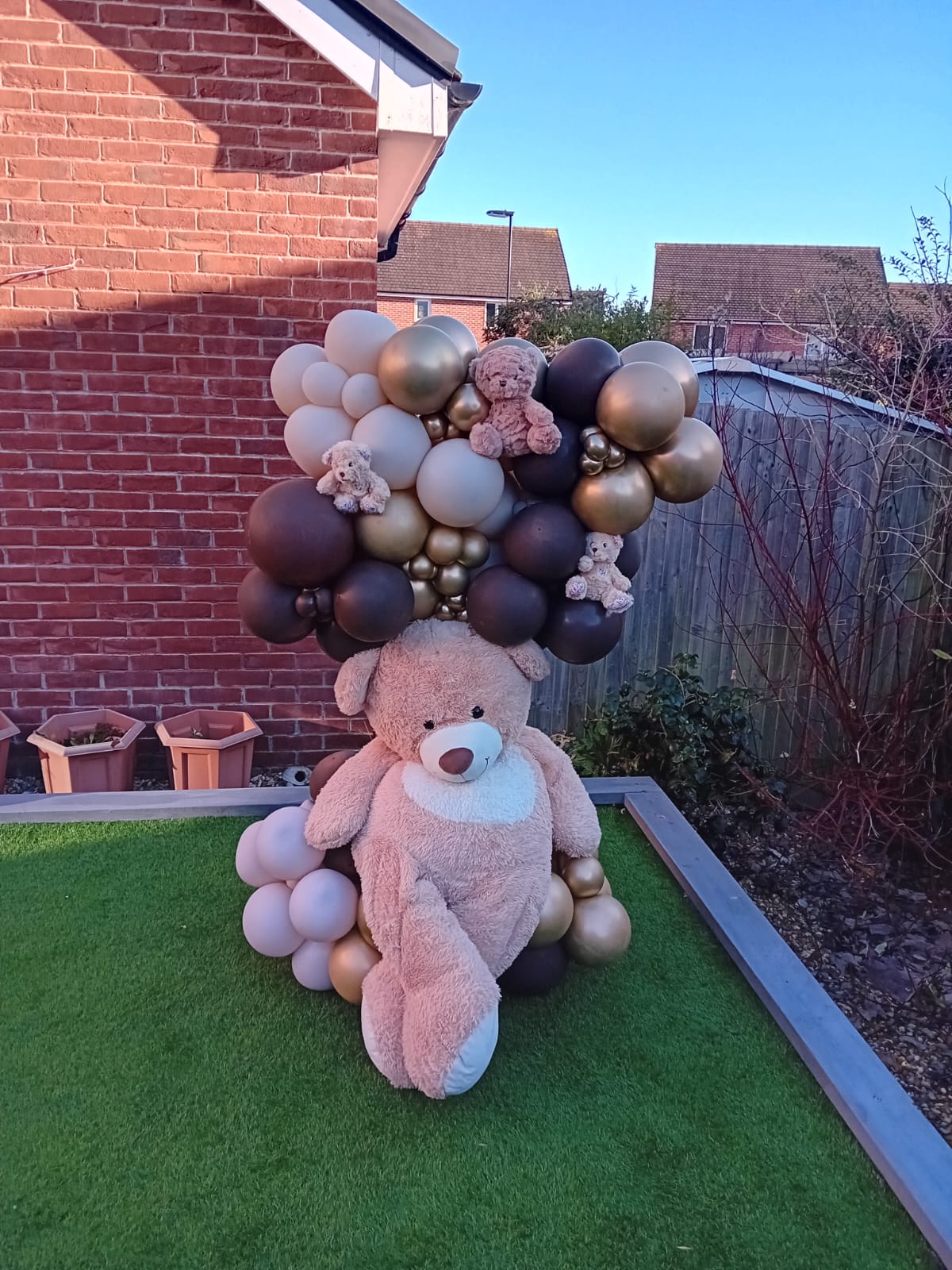 Balloon installation by Balloons by Bee, Andover — photo 15