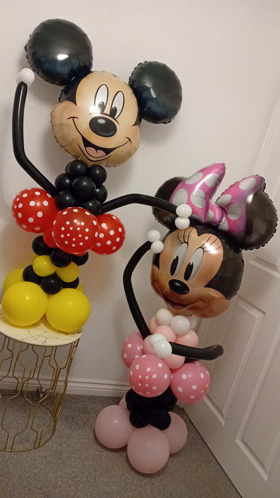 Balloon installation by Balloons by Bee, Andover — photo 14