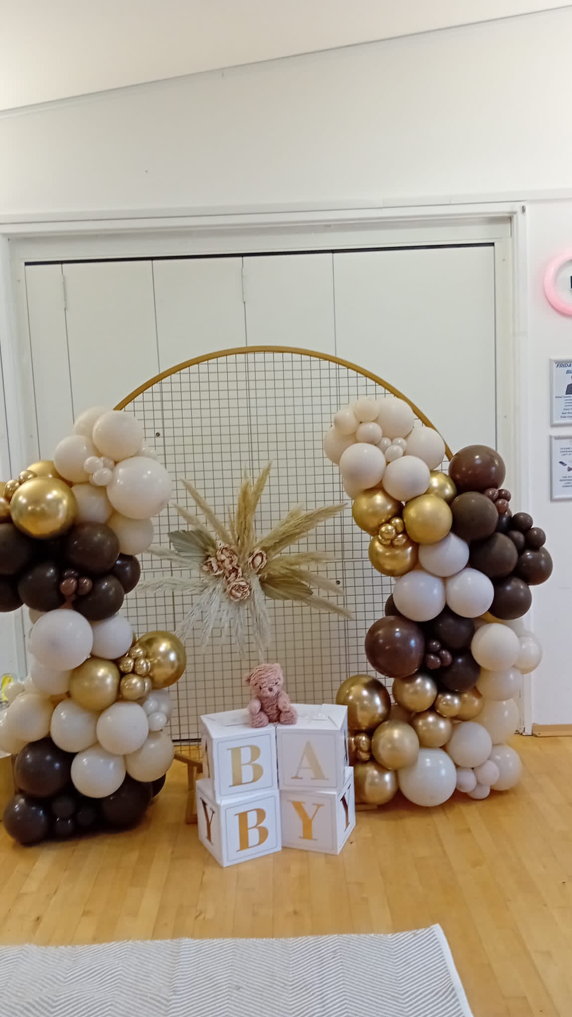 Balloon installation by Balloons by Bee, Andover — photo 13
