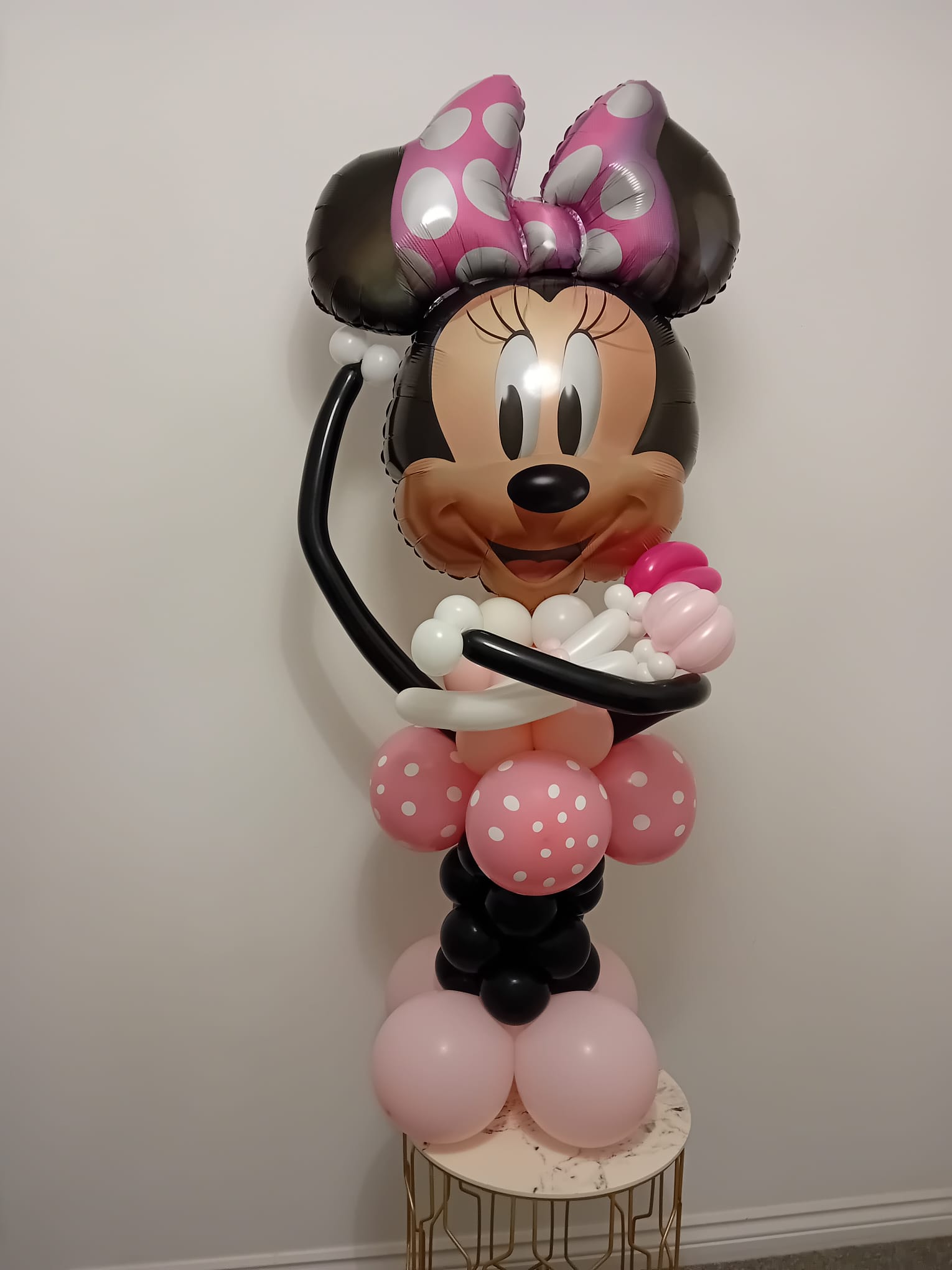 Balloon installation by Balloons by Bee, Andover — photo 12