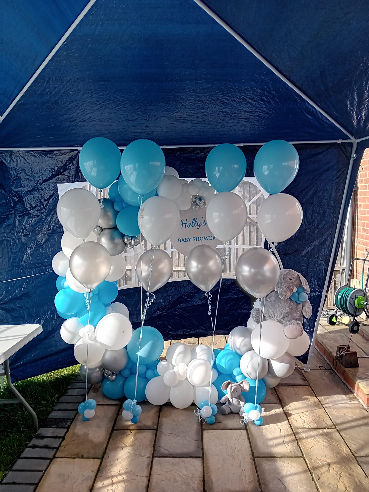 Balloon installation by Balloons by Bee, Andover — photo 9