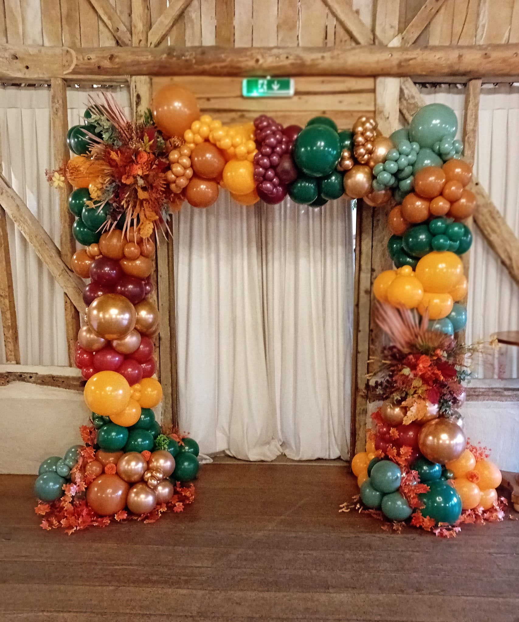 Balloon installation by Balloons by Bee, Andover — photo 8