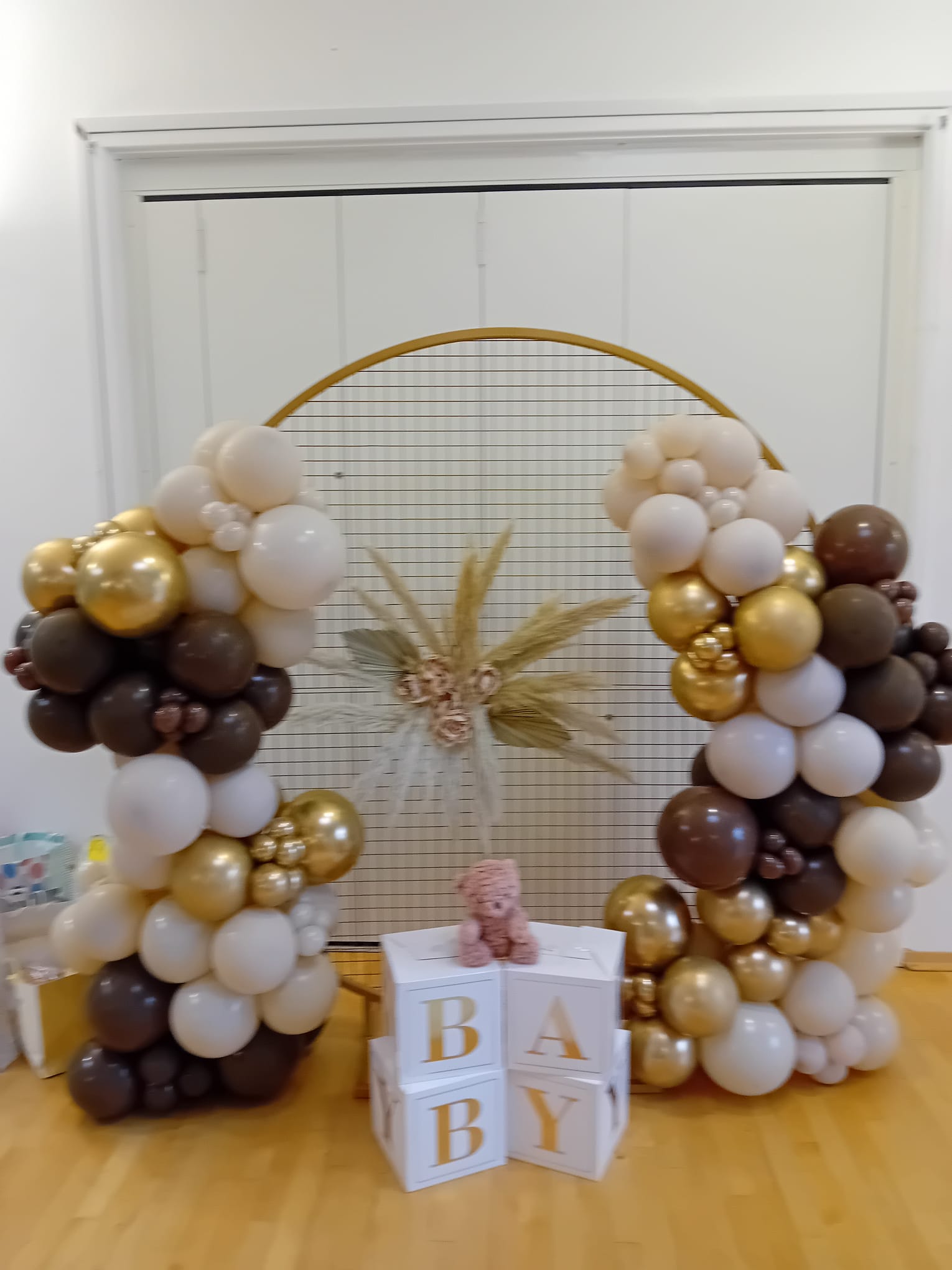 Balloon installation by Balloons by Bee, Andover — photo 7