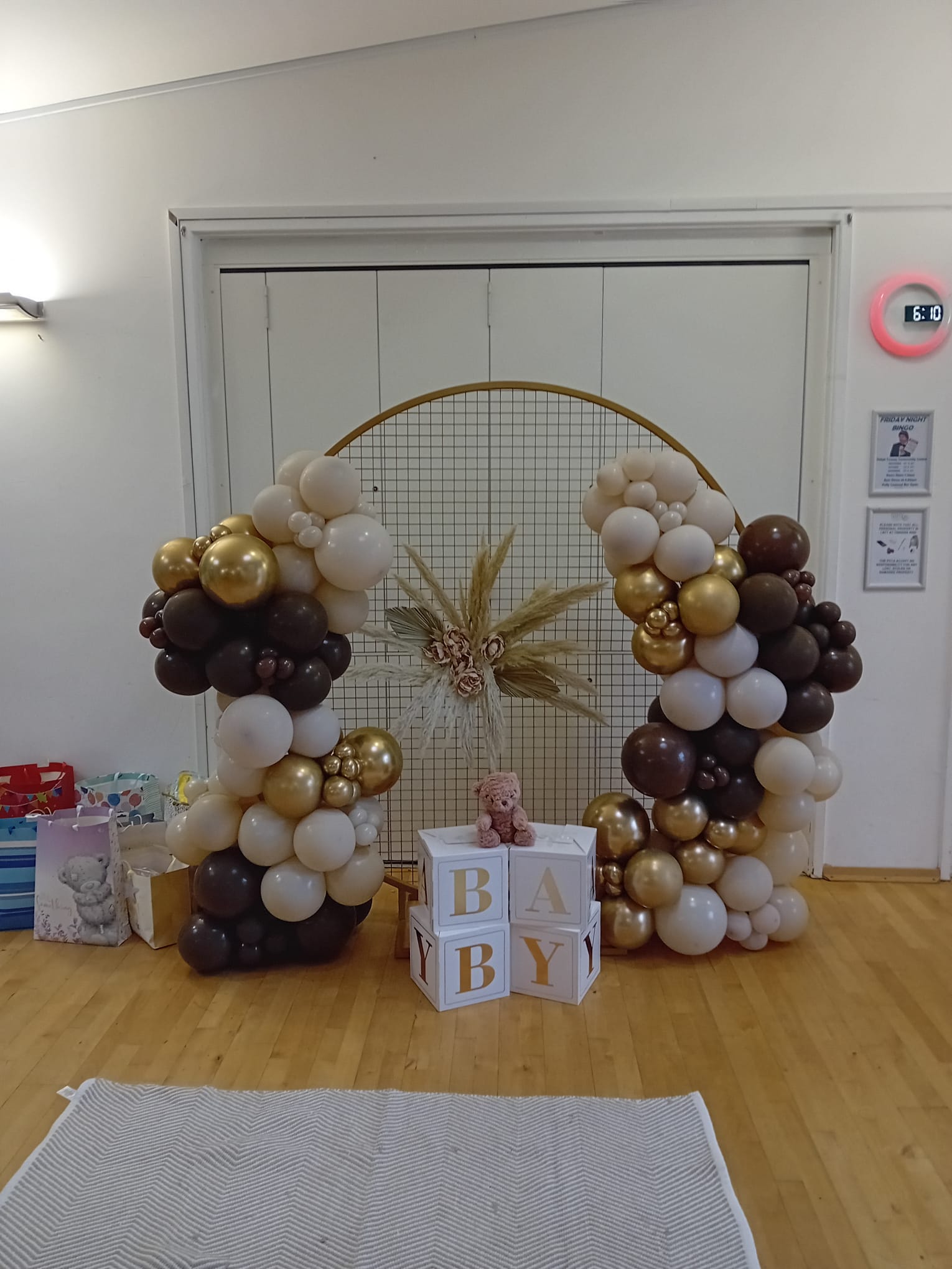 Balloon installation by Balloons by Bee, Andover — photo 6