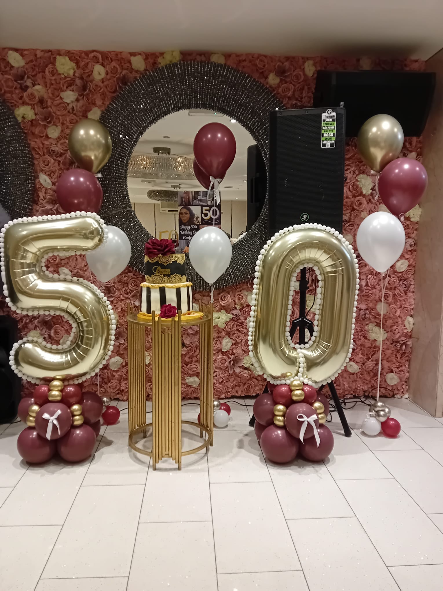 Balloon installation by Balloons by Bee, Andover — photo 86
