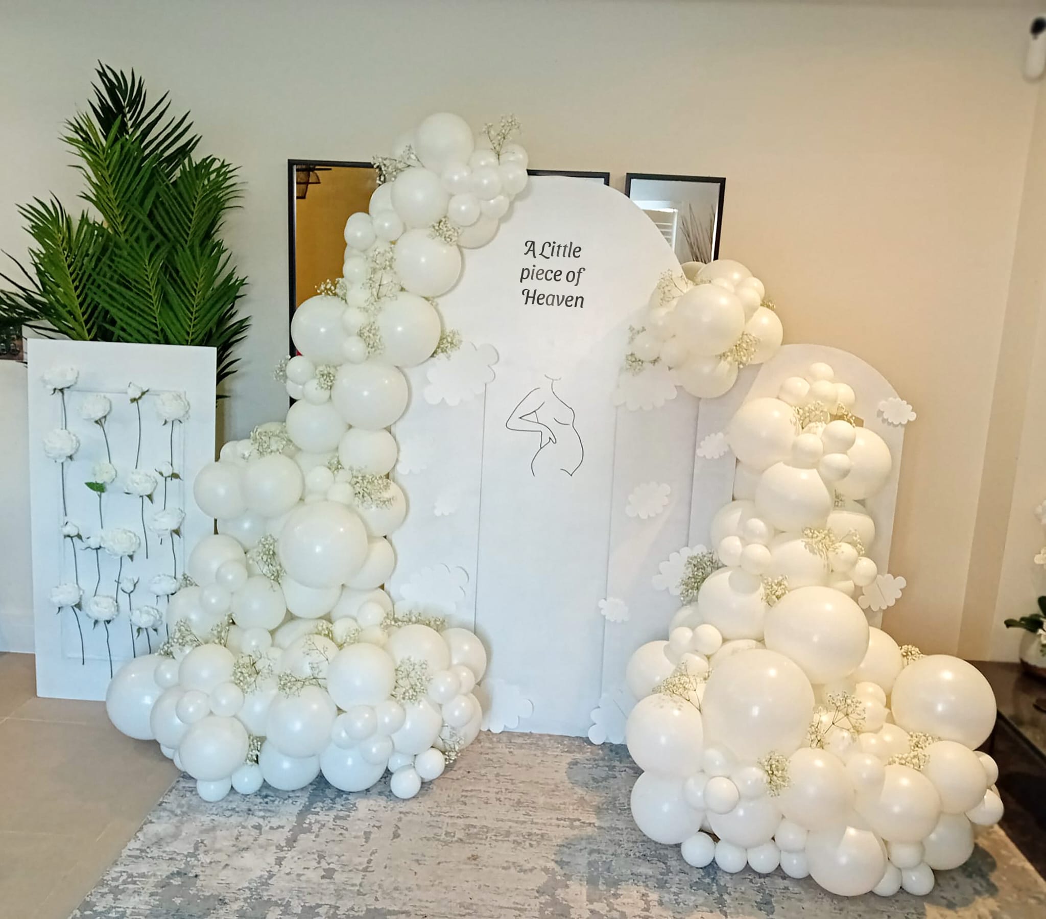Balloon installation by Balloons by Bee, Andover — photo 90