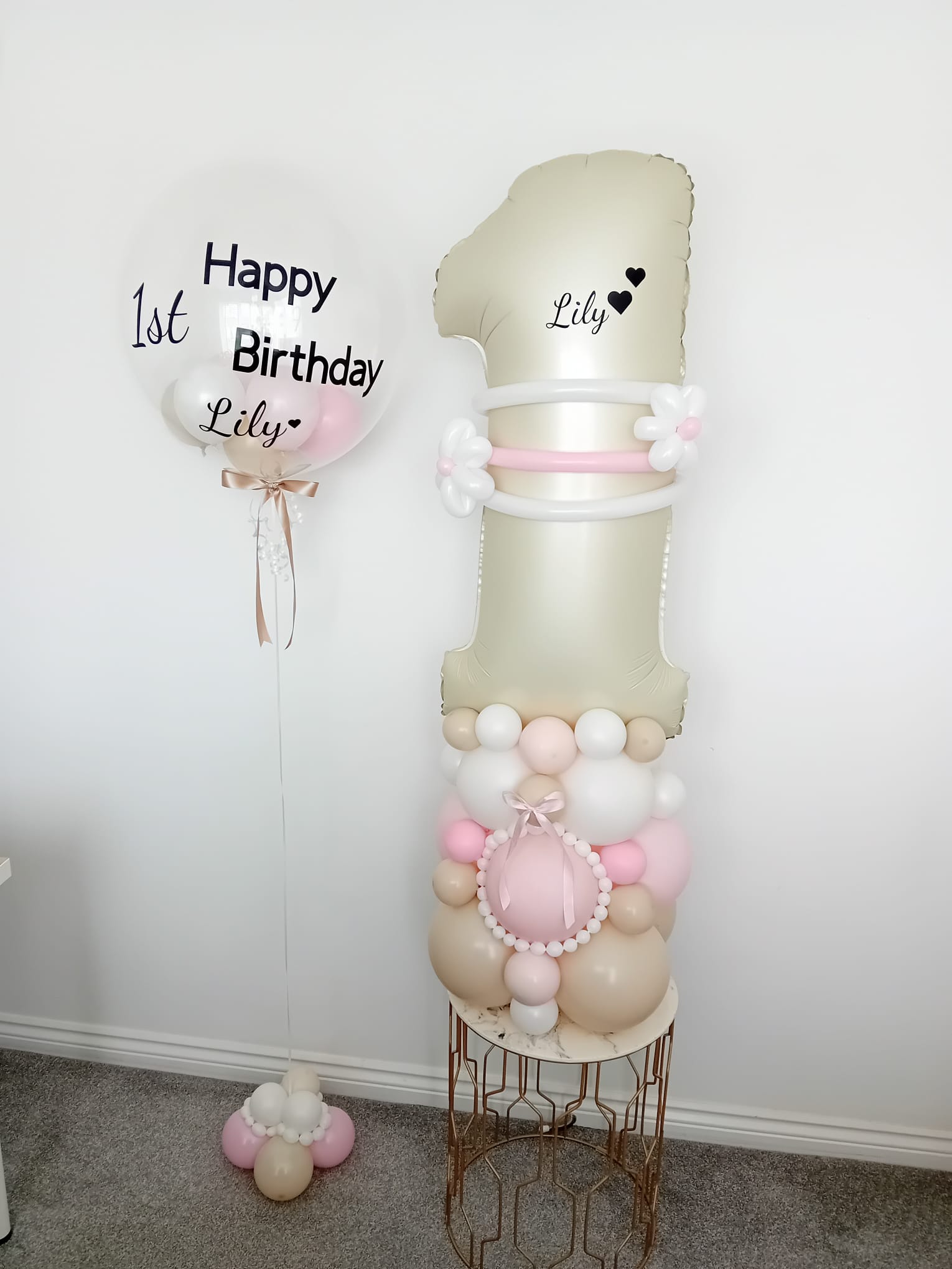 Balloon installation by Balloons by Bee, Andover — photo 91