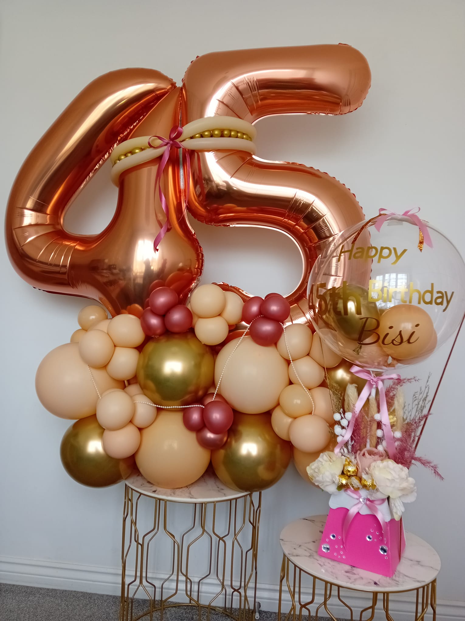 Balloon installation by Balloons by Bee, Andover — photo 94