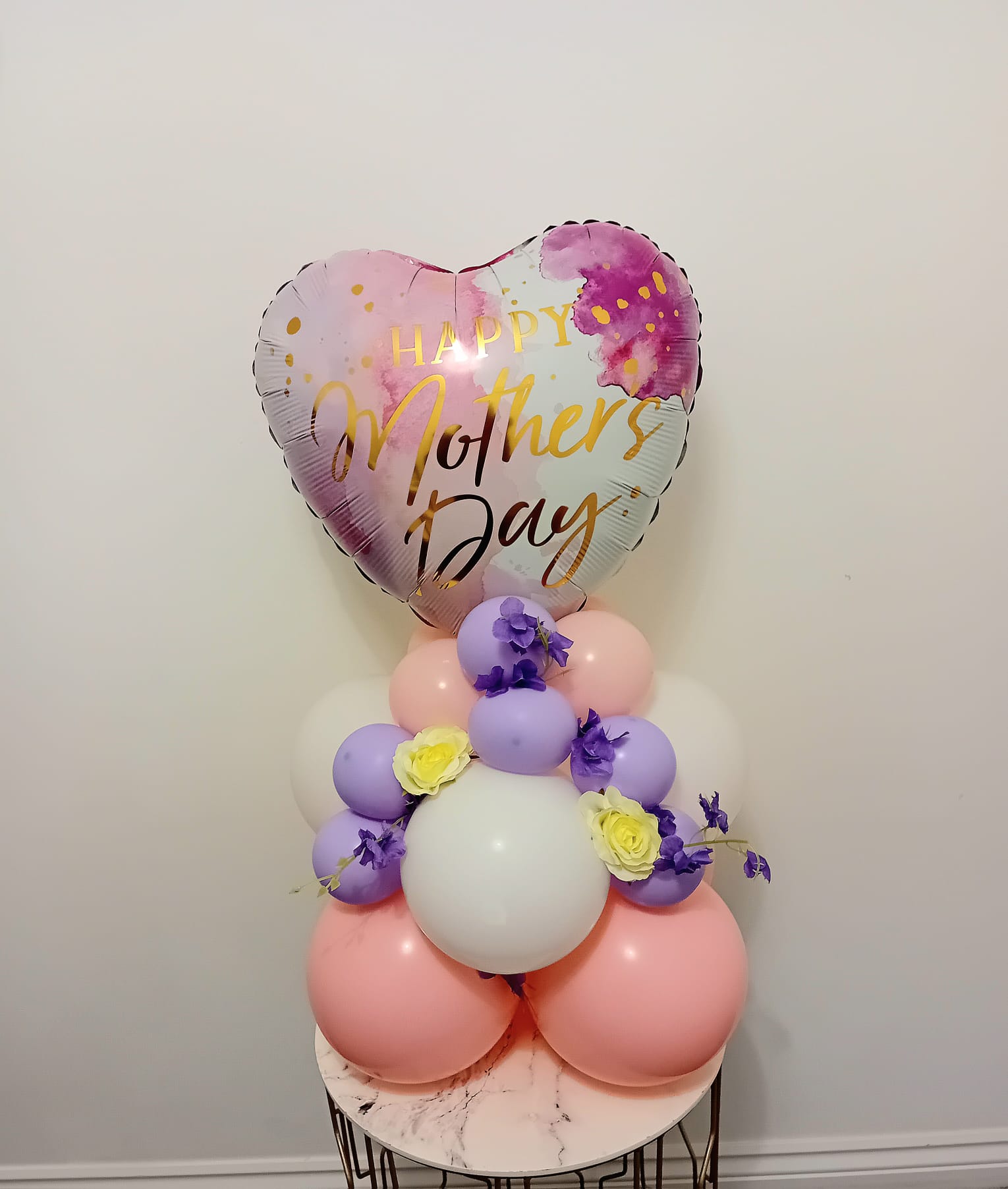 Balloon installation by Balloons by Bee, Andover — photo 101