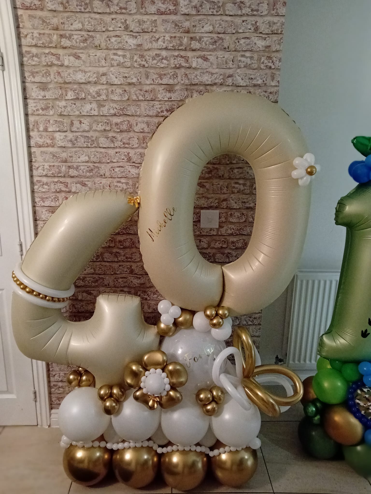 Balloon installation by Balloons by Bee, Andover — photo 102