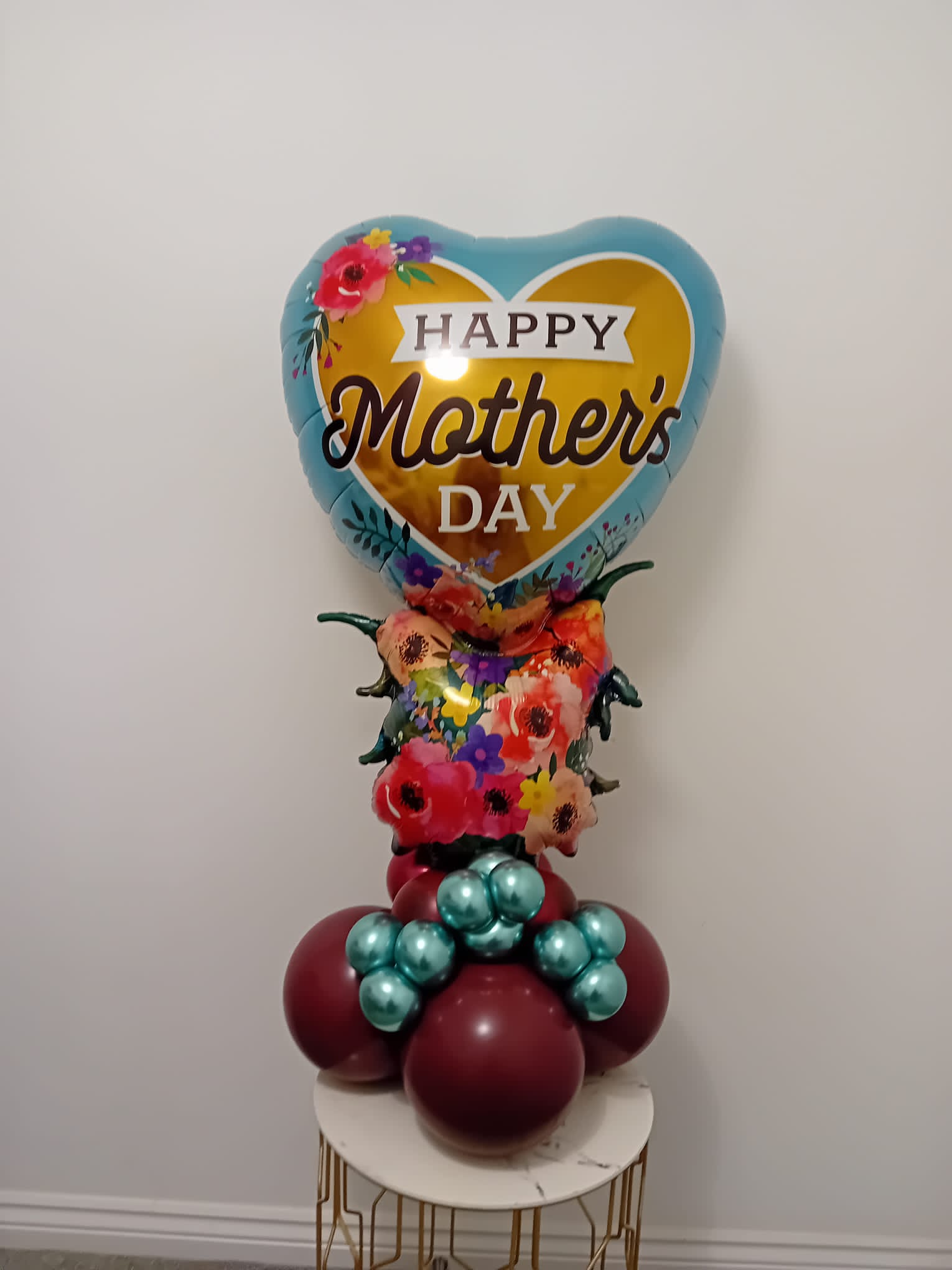 Balloon installation by Balloons by Bee, Andover — photo 103