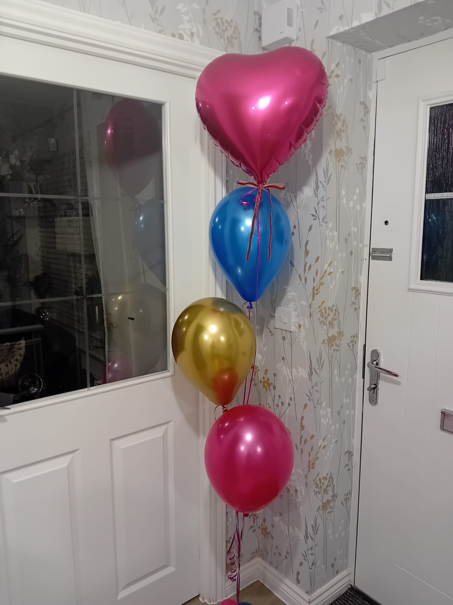 Balloon installation by Balloons by Bee, Andover — photo 108