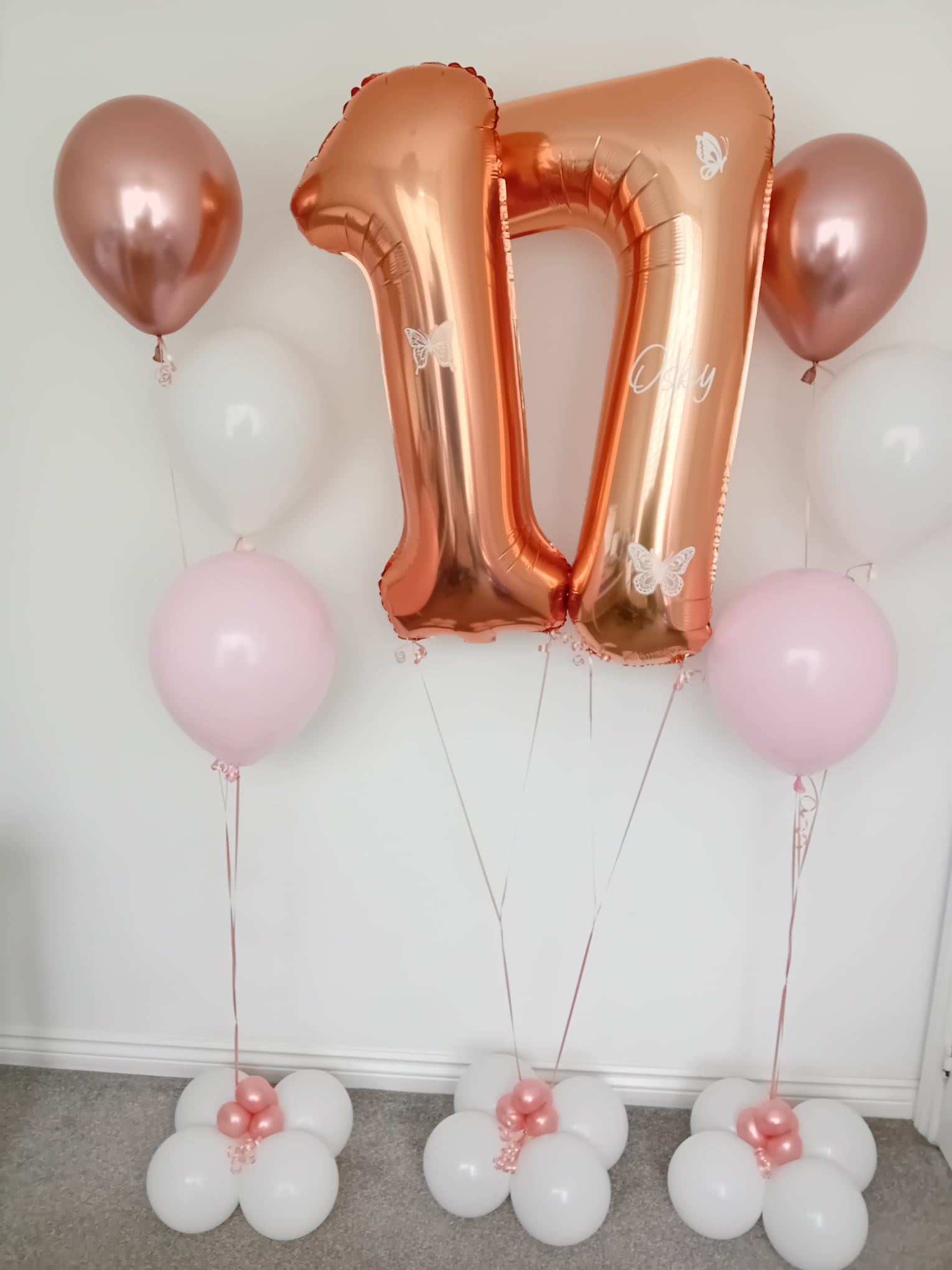 Balloon installation by Balloons by Bee, Andover — photo 142