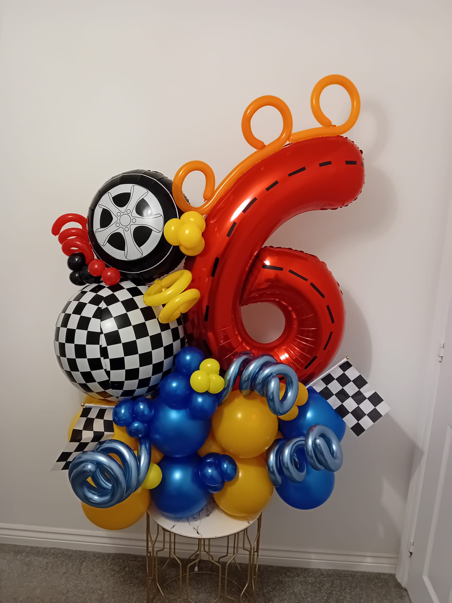 Balloon installation by Balloons by Bee, Andover — photo 137