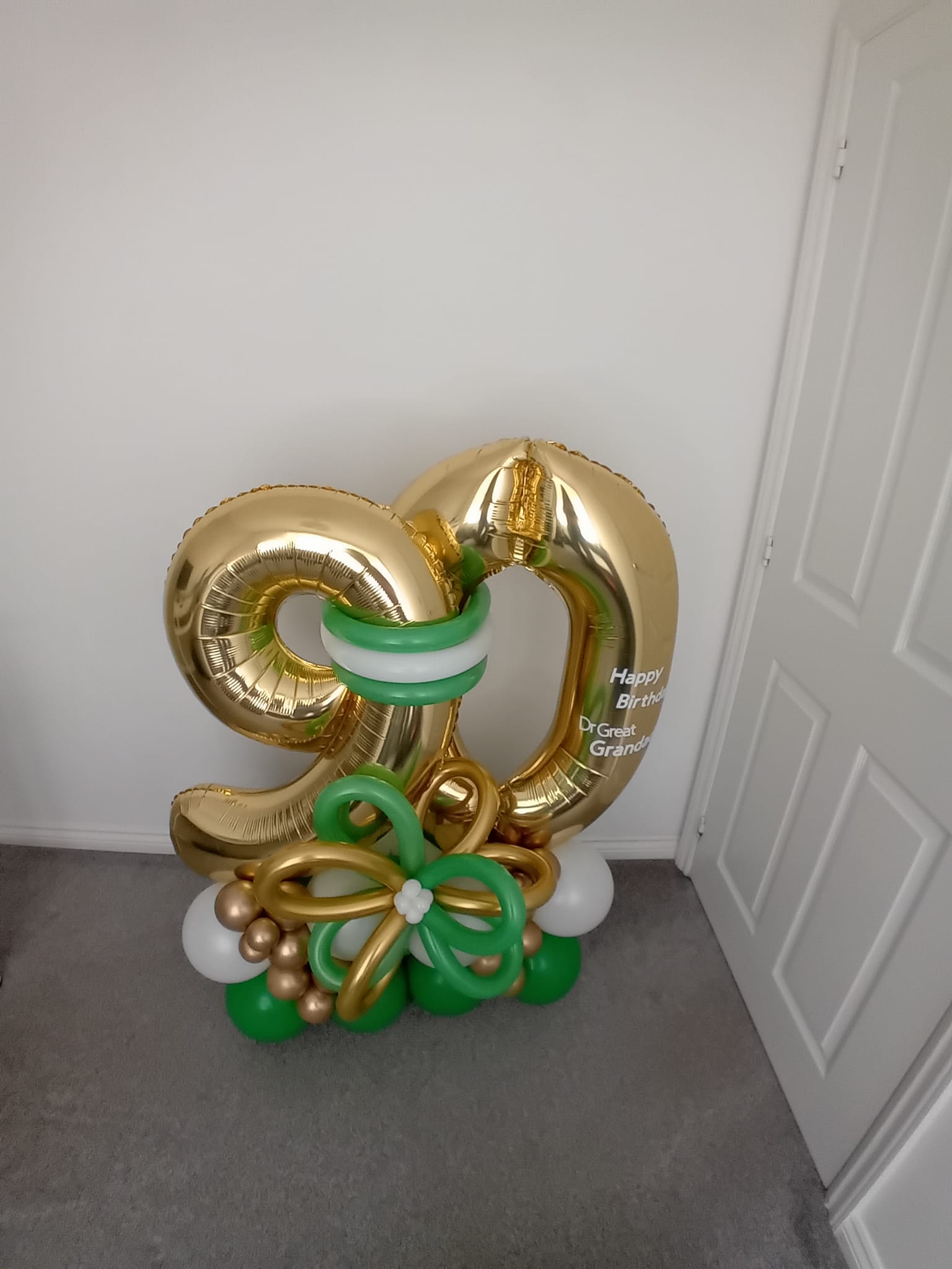 Balloon installation by Balloons by Bee, Andover — photo 138