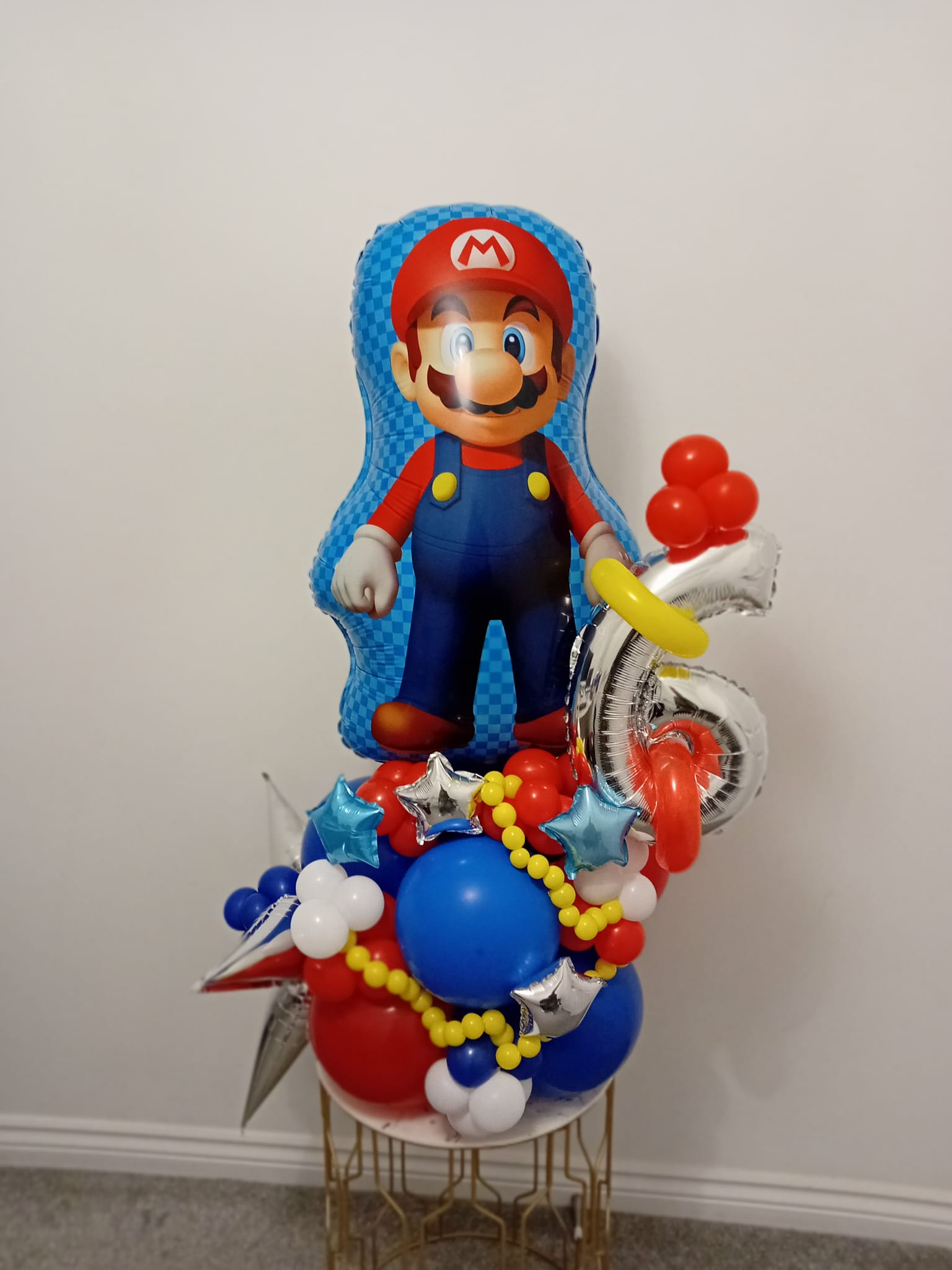 Balloon installation by Balloons by Bee, Andover — photo 132