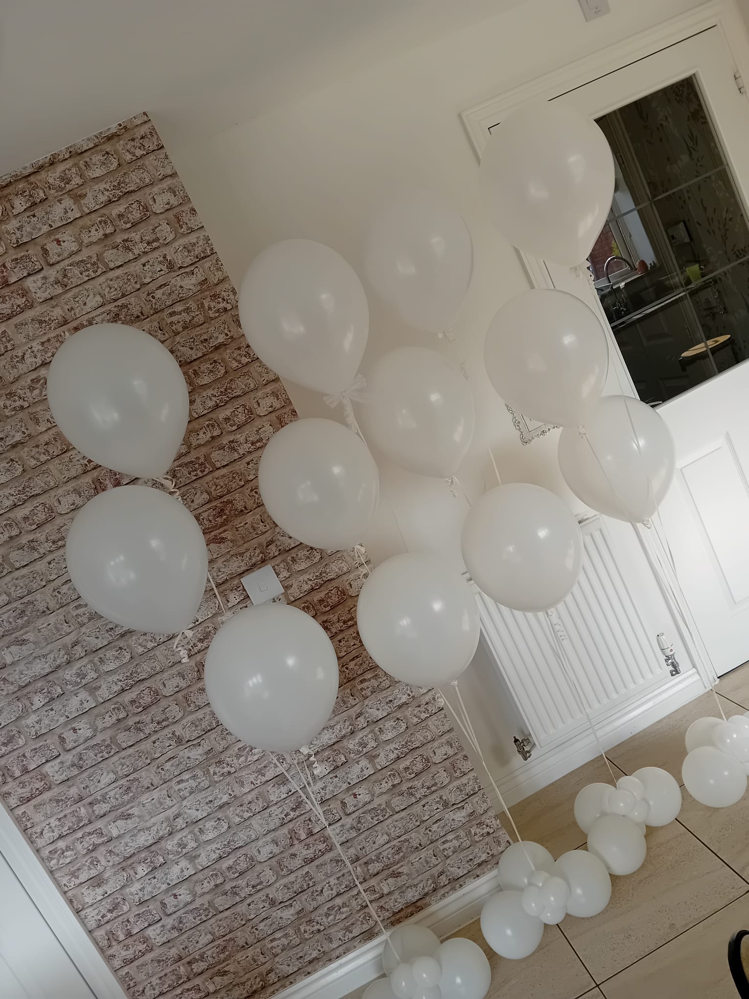 Balloon installation by Balloons by Bee, Andover — photo 128