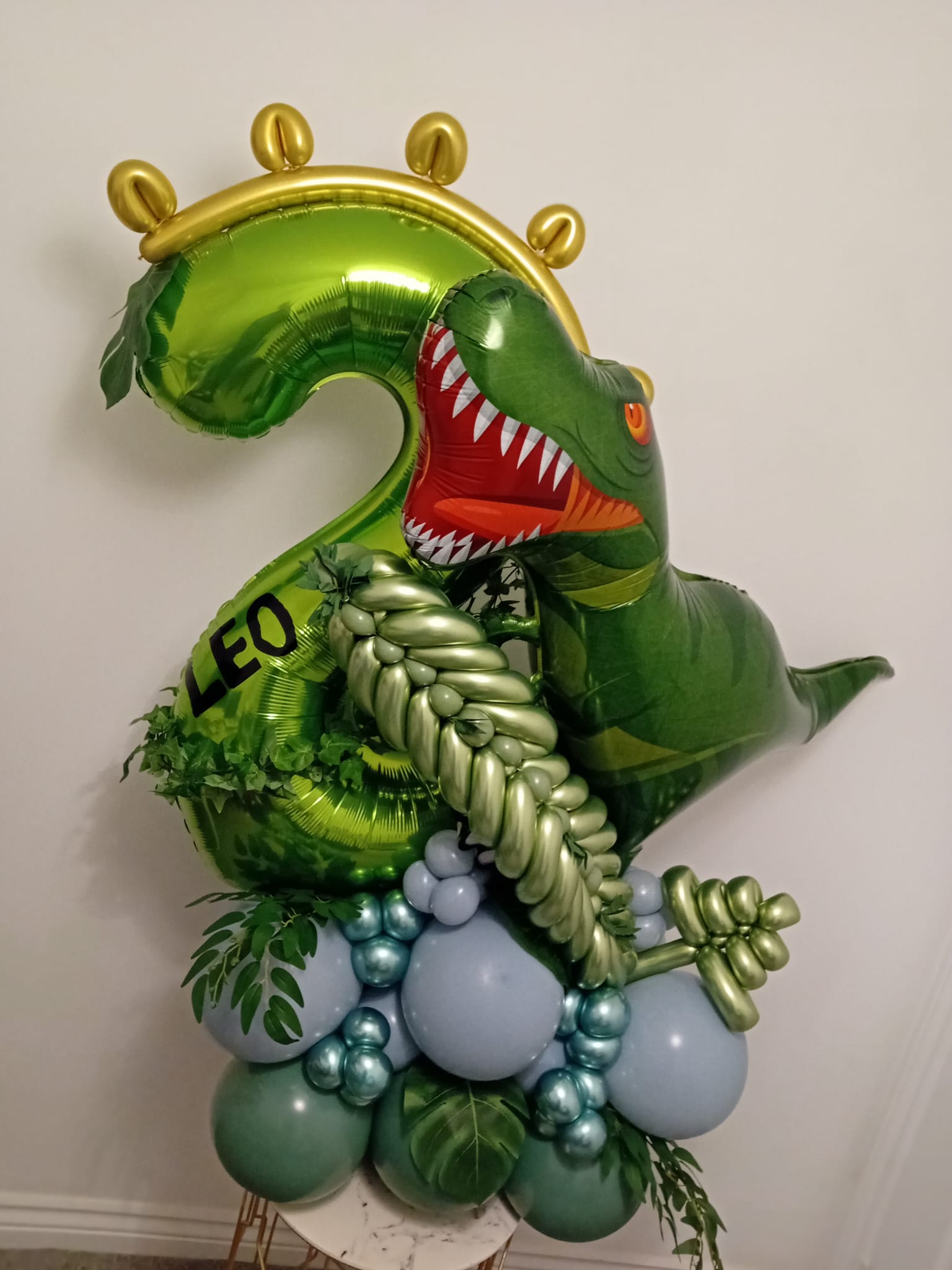 Balloon installation by Balloons by Bee, Andover — photo 124