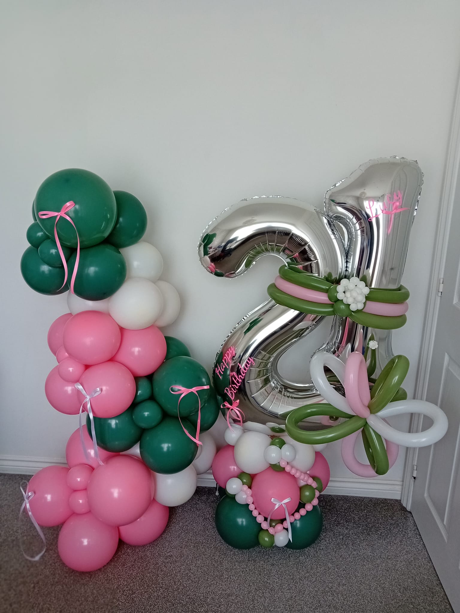 Balloon installation by Balloons by Bee, Andover — photo 121