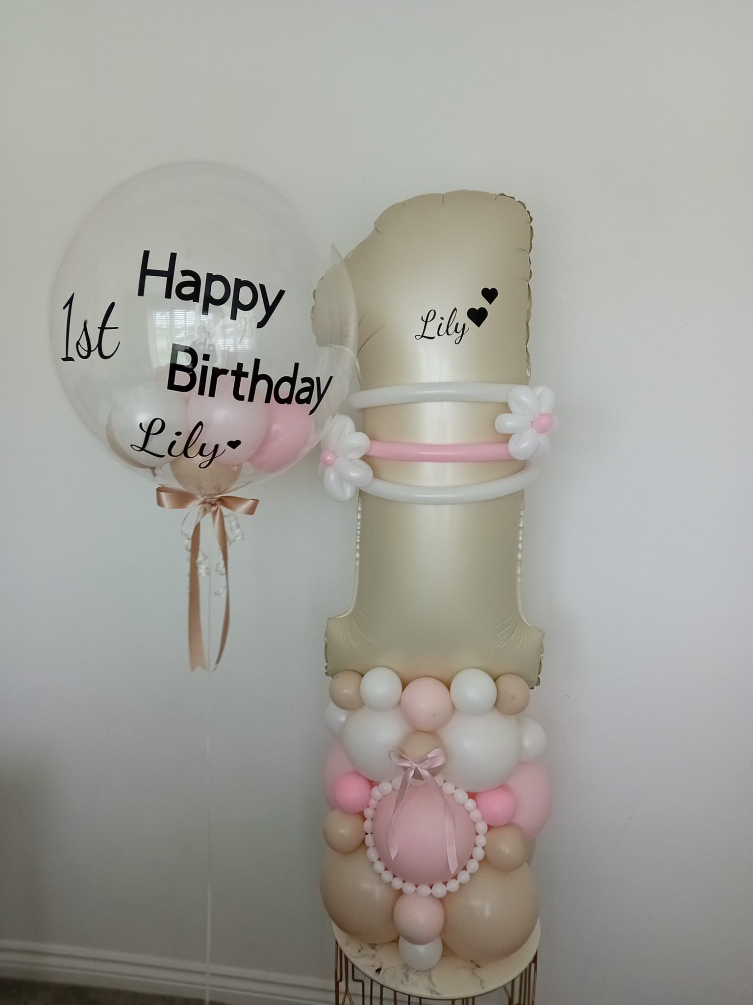 Balloon installation by Balloons by Bee, Andover — photo 115