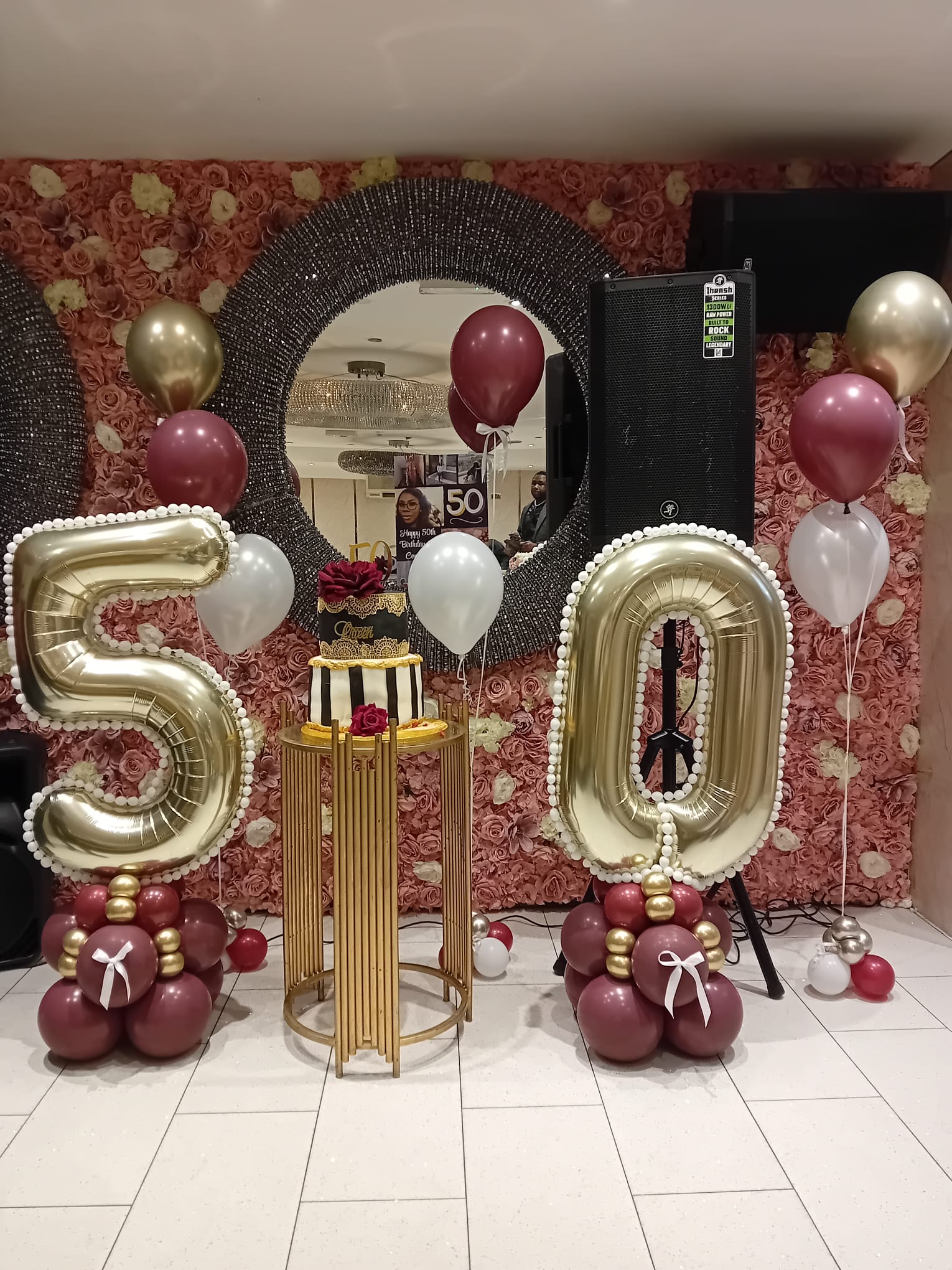 Balloon installation by Balloons by Bee, Andover — photo 114