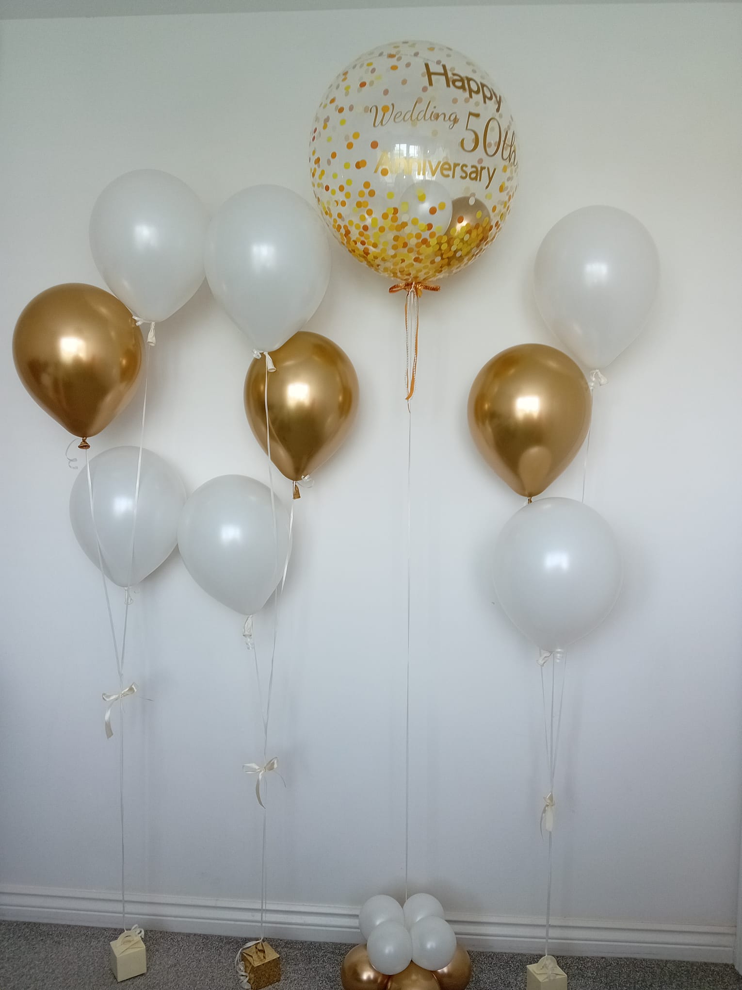 Balloon installation by Balloons by Bee, Andover — photo 111