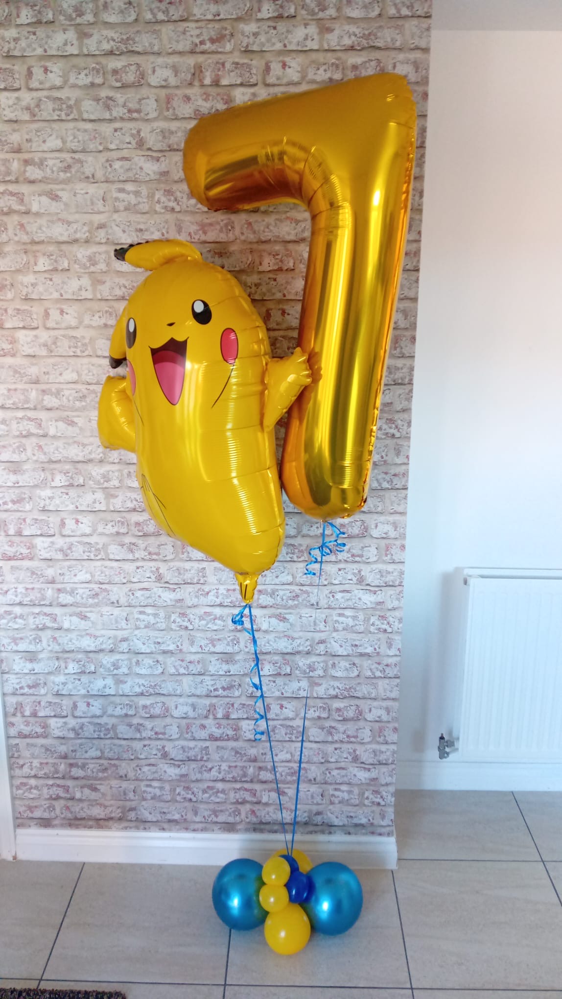 Balloon installation by Balloons by Bee, Andover — photo 153