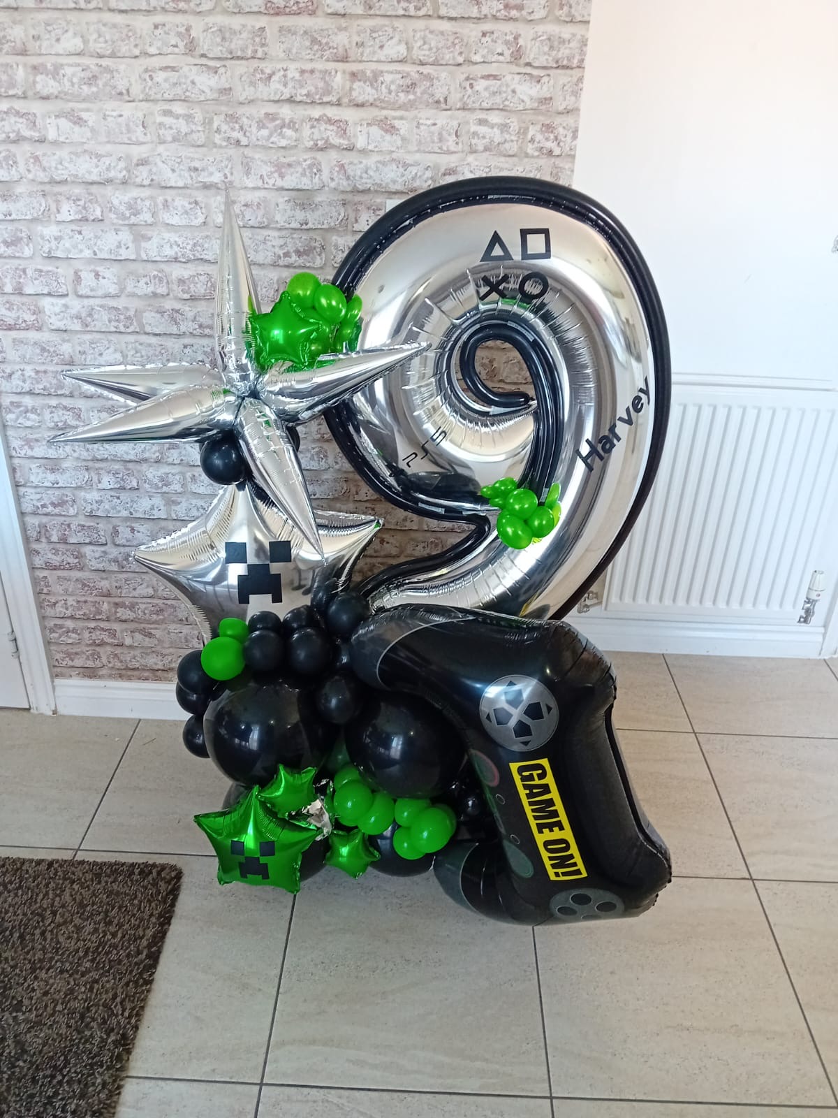 Balloon installation by Balloons by Bee, Andover — photo 148